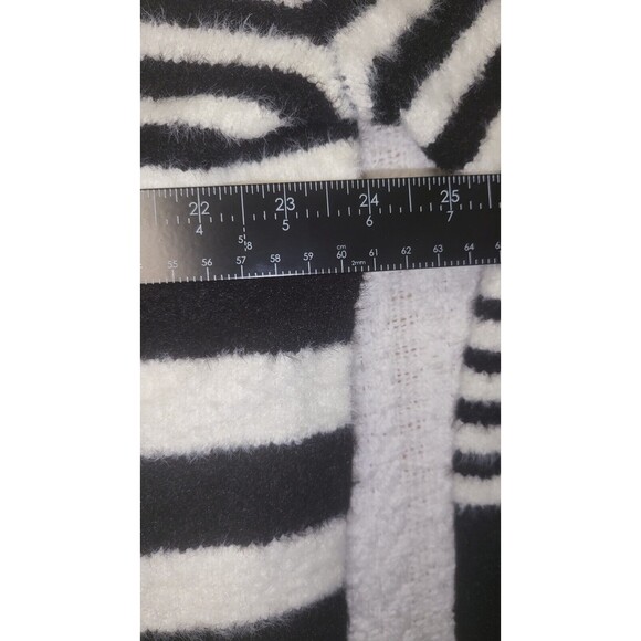 Ava & Viv V-Neck Tunic Pullover Sweater Black and White 2X NWT - Picture 5 of 6